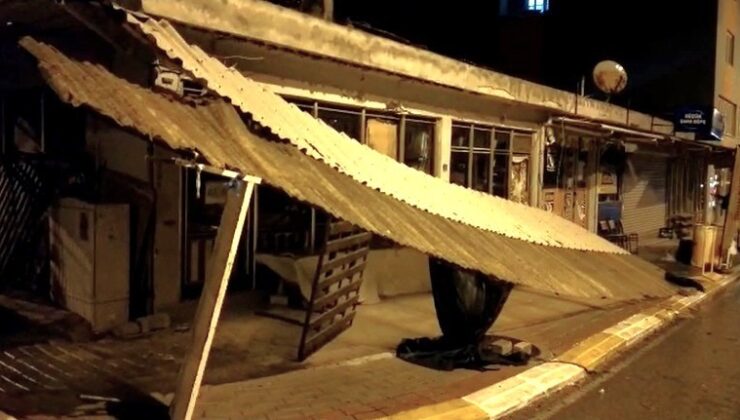 FIRTINA ÇATILARI UÇURDU