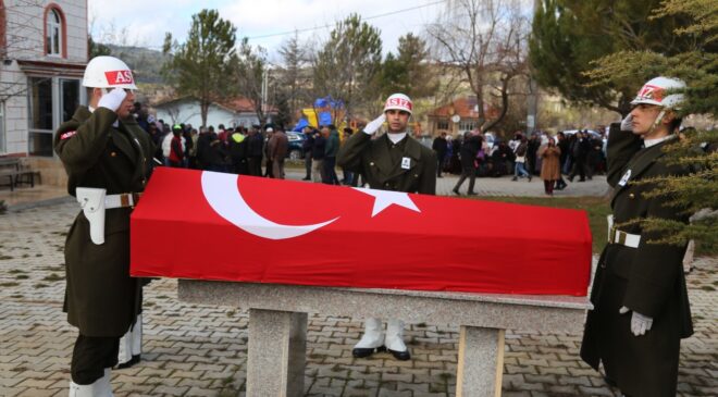 Çamelili Kıbrıs Gazisi son yolculuğuna askeri törenle uğurlandı
