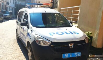 Vinçle kamyonu çalmaya çalıştılar, araç sahibi fark edince kaçtılar