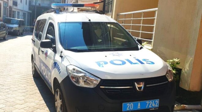 Vinçle kamyonu çalmaya çalıştılar, araç sahibi fark edince kaçtılar