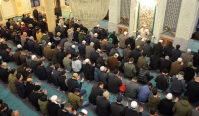 İSVEÇ’E KURAN OKUYARAK TEPKİ GÖSTERDİLER