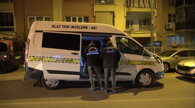 Karısını önce eşarpla boğmaya çalıştı, sonra bıçakla boğazını kesti