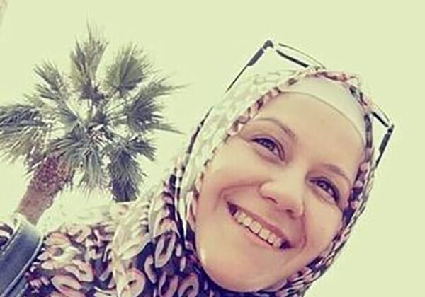 Eşarpla boğup sonra boğazını kestiği karısını kıskançlık nedeniyle öldürmüş