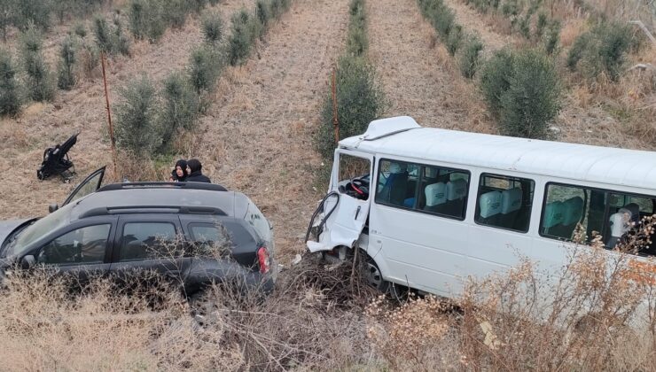 ÇARPIŞAN ARAÇLAR TARLAYA UÇTU