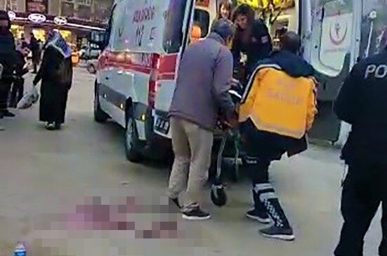 TARTIŞTIĞI KİŞİYİ BIÇAKLAYIP KAÇTI