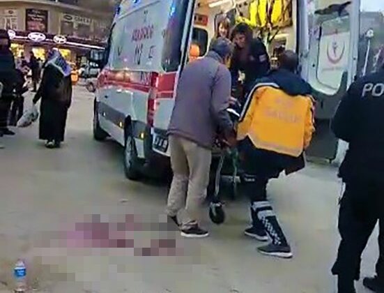 TARTIŞTIĞI KİŞİYİ BIÇAKLAYIP KAÇTI