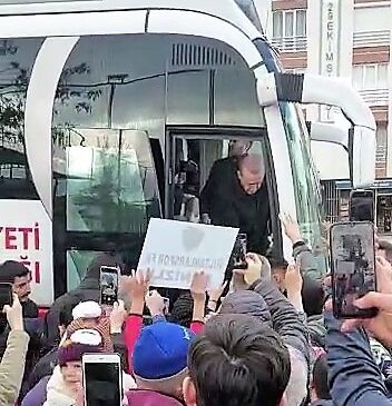 Cumhurbaşkanı Erdoğan, Denizli’de çocukları sevindirdi