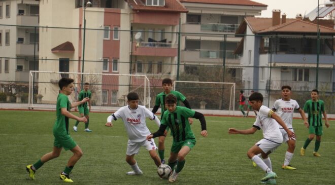 DENİZLİSPOR RAKİBİNİ MAĞLUP EDEREK LİDER OLDU