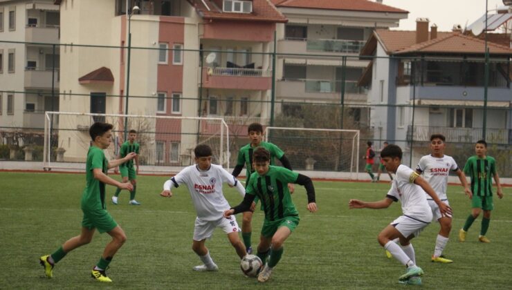 DENİZLİSPOR RAKİBİNİ MAĞLUP EDEREK LİDER OLDU