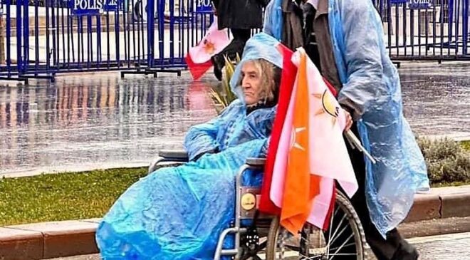 HURİYE TEYZENİN ERDOĞAN SEVGİSİ ENGEL TANIMIYOR