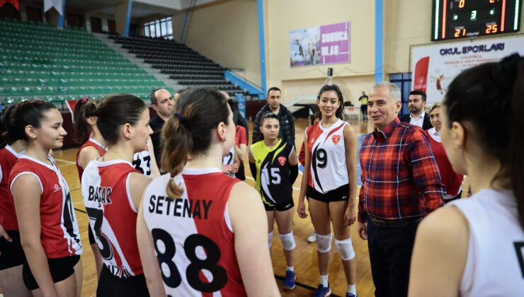 GALİBİYETLERİNİ BAŞKAN ZOLAN’A HEDİYE ETTİLER