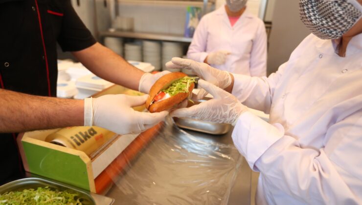 YÜZLERCE ÖĞRENCİYE BESLENME DESTEĞİ