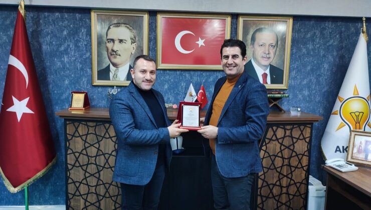 BAŞKAN GÜNGÖR’DEN ÇİVRİL İLÇE TEŞKİLATINA PLAKET
