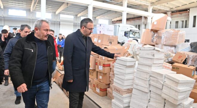 MİLLETVEKİLİ ŞAHİN TİN ÇADIR KENTTE DEPREMZEDELERLE GÖRÜŞTÜ