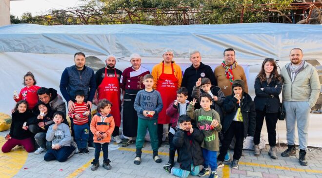ACIPAYAM BELEDİYESİ DEPREM BÖLGESİNDE AŞEVİ KURDU