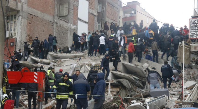 8 katlı binanın enkazından 1’i engelli 3 kişi kurtarıldı
