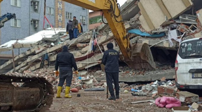 Kahramanmaraş’ta en az 300 bina yıkıldı