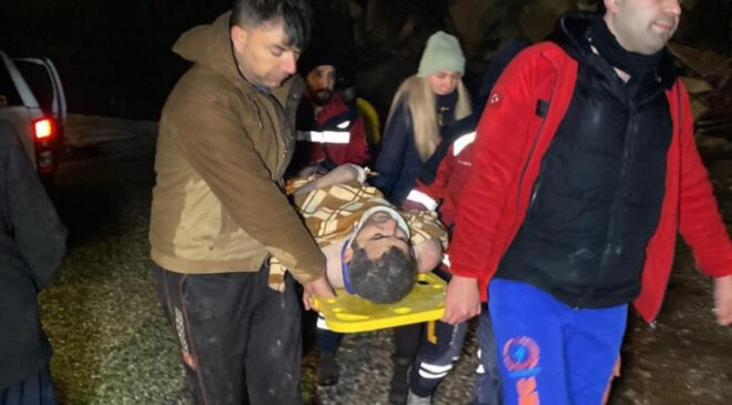 16 saat sonra otel enkazından kurtarıldı