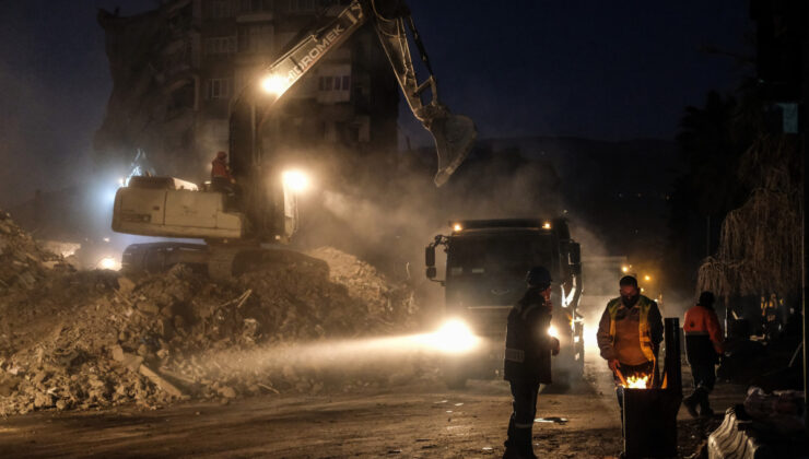 ARAMA KURTARMA VE ENKAZ KALDIRMA ÇALIŞMALARI SÜRÜYOR