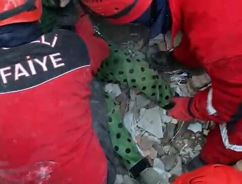 52 saat sonra kurtarıldı, sevinç gözyaşları döktü: “Hepinizi çok seviyorum”