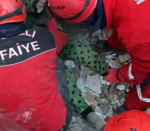 52 saat sonra kurtarıldı, sevinç gözyaşları döktü: “Hepinizi çok seviyorum”