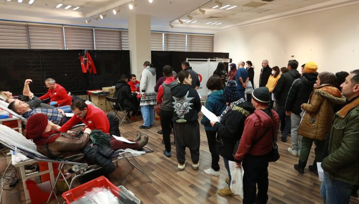 KAN BAĞIŞ NOKTALARINDA YOĞUNLUK SÜRÜYOR