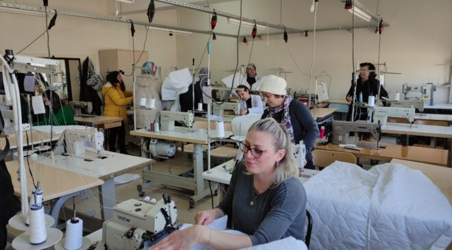 DEPREMZEDELER İÇİN UYKU TULUMU ÜRETİYORLAR