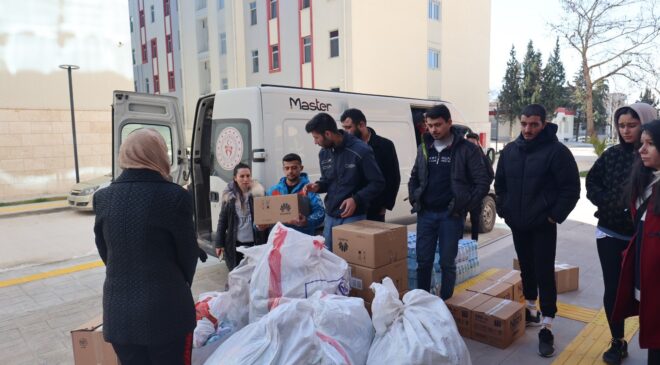Depremzede felaketi böyle özetledi: “Çatılara bile devrilir korkusuyla sığınamıyorduk” 17.02.2023 09:44