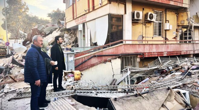 MİLLETVEKİLİ ŞAHİN TİN, DEPREMZEDENİN YANINDA