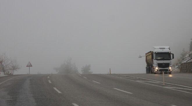 SİS GÖRÜŞ MESAFESİNİ DÜŞÜRDÜ