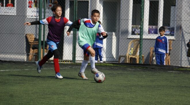 DENİZLİ FUTBOLCU FABRİKASI ÇALIŞIYOR