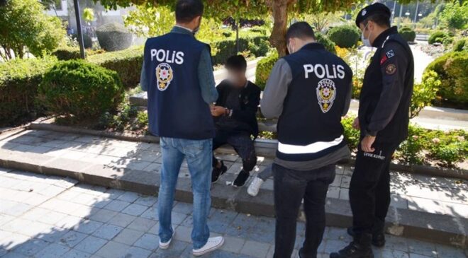 Üzerinden çok sayıda kimlik ve telefon çıktı