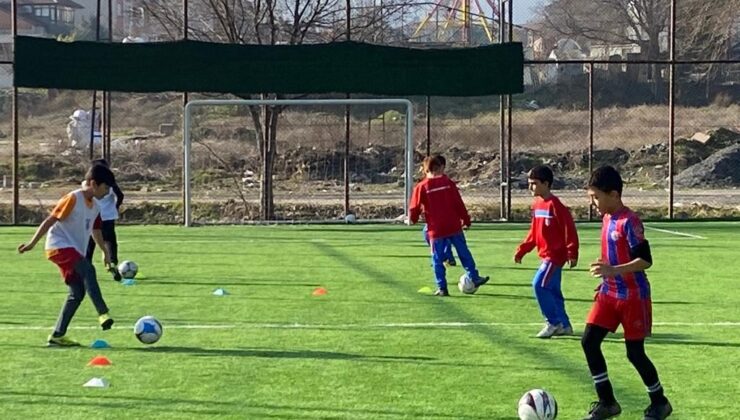 Denizli’de futbol okulu depremzede miniklere kapılarını açtı 22.02.2023 11:38