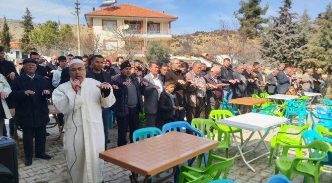 KIŞ KURAK GEÇİNCE YAĞMUR DUASINA ÇIKTILAR