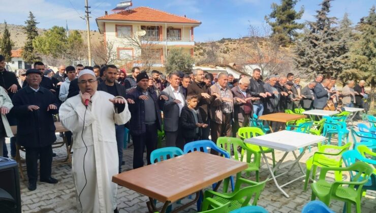 KIŞ KURAK GEÇİNCE YAĞMUR DUASINA ÇIKTILAR