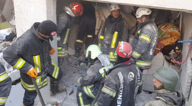 KÜÇÜK KIZI DEPREMDEN 56 SAAT SONRA KURTARDILAR