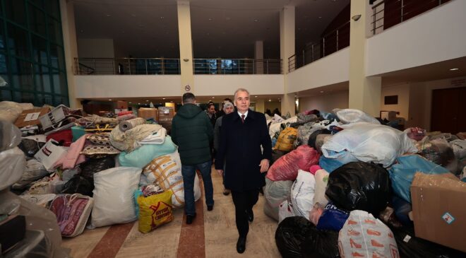 BÜYÜKŞEHİR’İN İLK YARDIM MALZEMELERİ TIRI YOLA ÇIKTI
