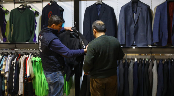 BÜYÜKŞEHİR, DENİZLİ’YE GELEN DEPREMZEDELERİN DE YARALARINI SARIYOR