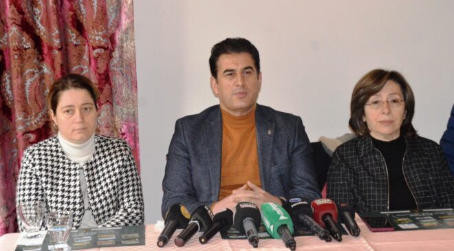 Gülizar Biçer Karaca’ya Atatürk ile cevap verdi