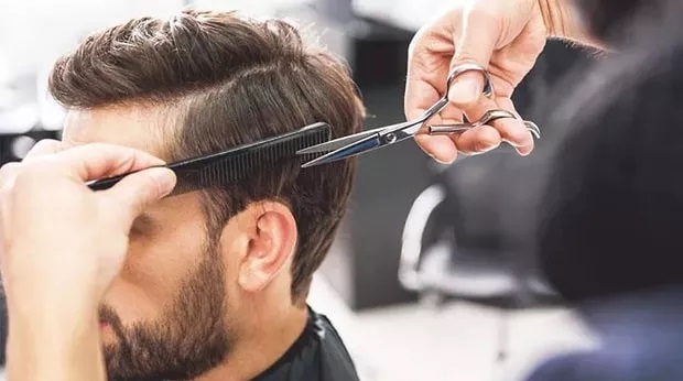 DENİZLİ’DE BERBER ÜCRETLERİNE ZAM