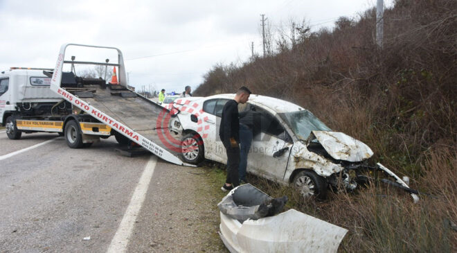 Kaygan yol kazaya sebebiyet verdi: 2 yaralı