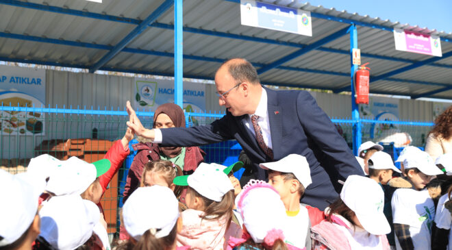 BAŞKAN ÖRKİ ÇOCUKLARA GERİ DÖNÜŞÜMÜ ANLATTI