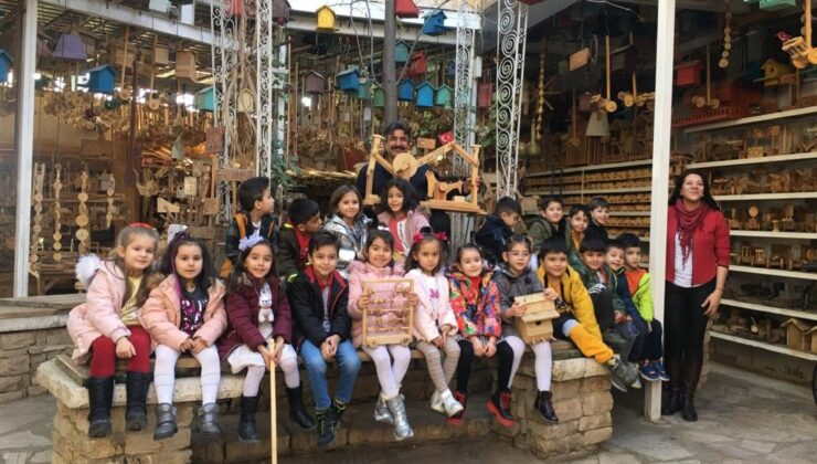 Boş vakitlerinde tahta oyuncaklar yapan tekstilci, çocukları sevindiriyor 06.03.2023 11:38