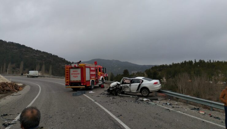 ARAÇLAR KAFA KAFAYA ÇARPIŞTI: 1 ÖLÜ