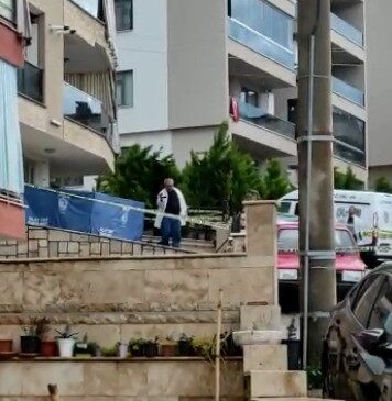 CAM SİLERKEN BALKONDAN DÜŞEN KADIN ÖLDÜ