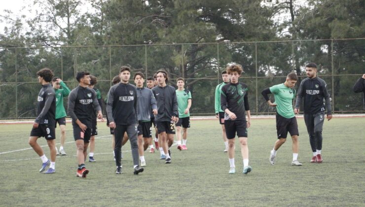 <strong>Genç horozlar, Manisa’yı puansız göndermek istiyor</strong>