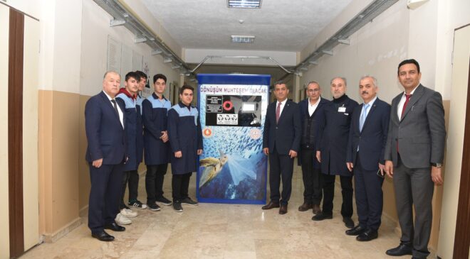 MESLEK LİSESİ ÖĞRETMEN VE ÖĞRENCİLERİ GERİ DÖNÜŞÜM OTOMATI ÜRETTİ