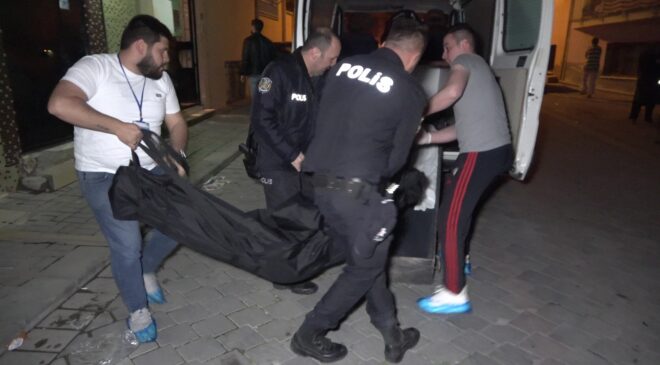 Kocasını göğsünden ve karnından bıçaklayarak öldürdü 27.03.2023 09:54