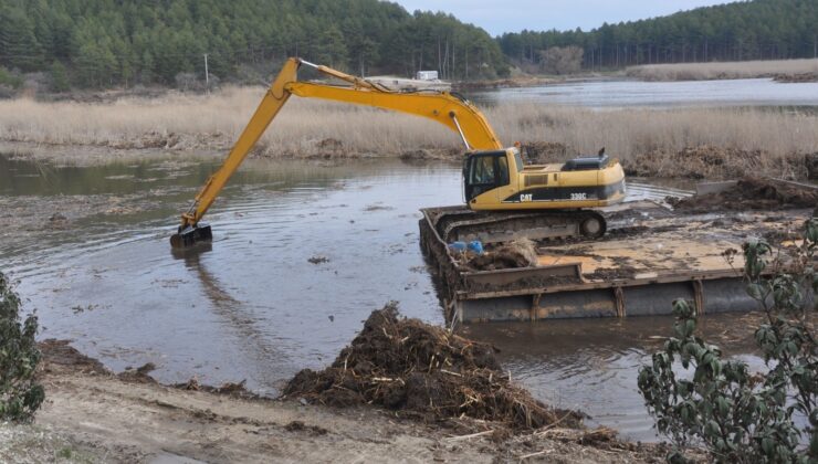 BULDAN YAYLA GÖLÜNDEKİ TEMİZLİK ÇALIŞMALARI HIZLANDI