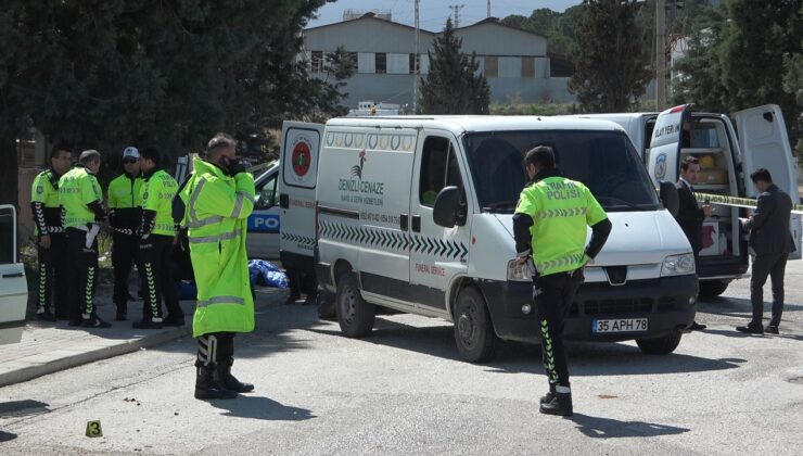Beton mikseri otomobile çarptı; Anne öldü, oğlu yaralandı 29.03.2023 09:41